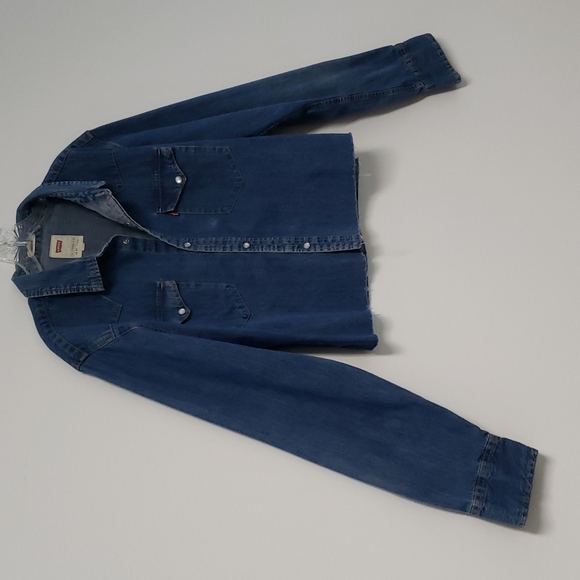Levi's cropped denim shirt - Picture 4 of 16